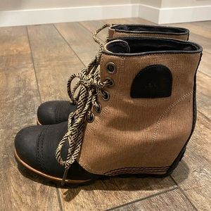 Sorel lace up wedge boots